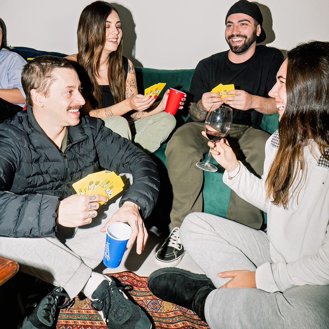 Eu Nunca Zoação Deluxe - A versão raiz do Eu Nunca, mais zoeiro e mais risadas