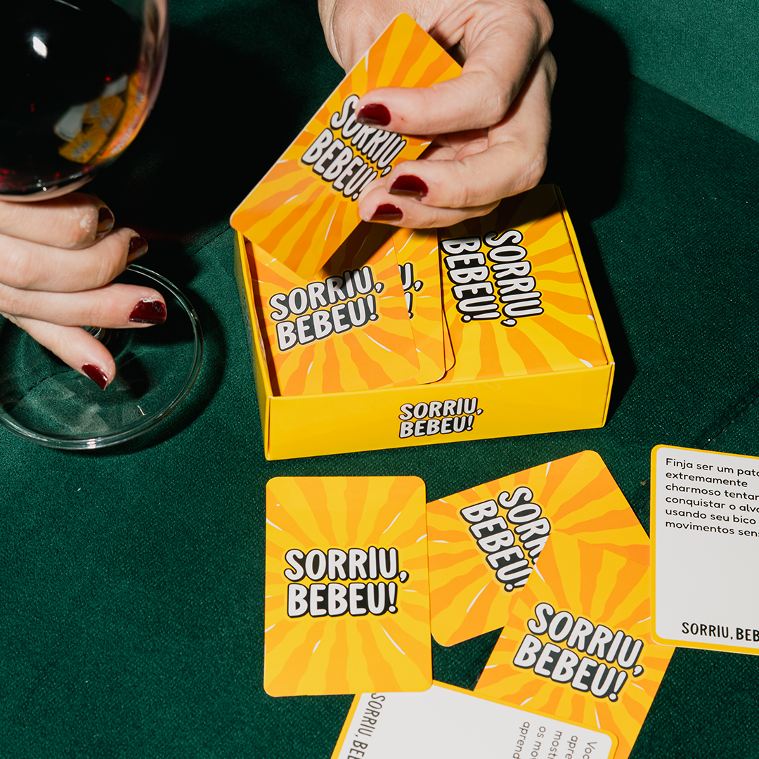 Sorriu, Bebeu - Controle o riso ou prepare o copo